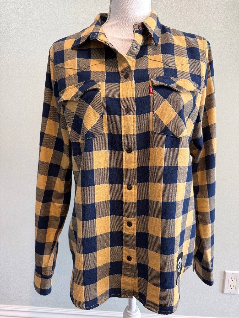 Levi's NFL RAMS Yellow and Navy Check Flannel Button-Down Shirt S LARGE